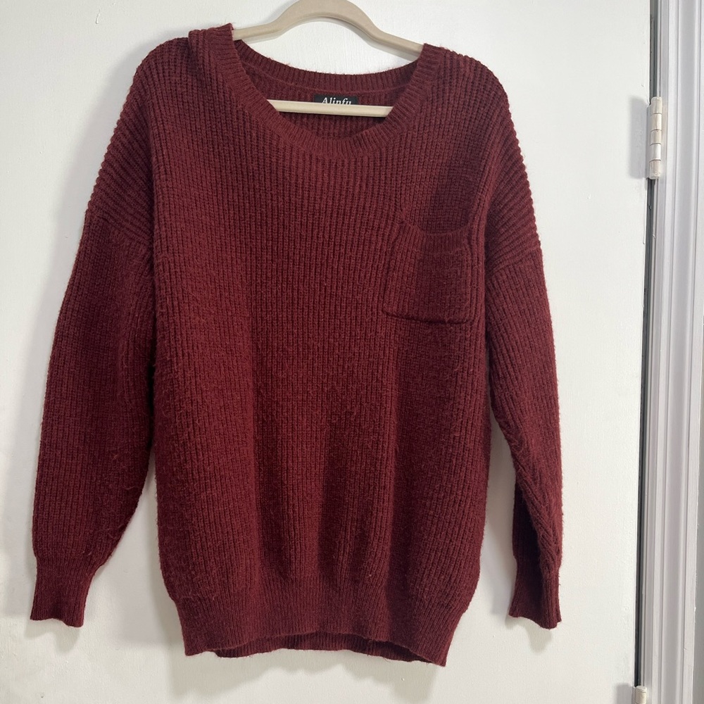 Maroon chunky knit sweater with pocket in upper left top